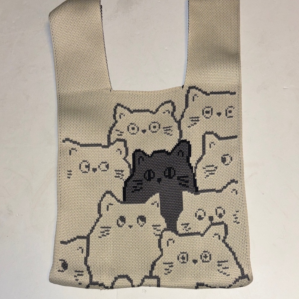 CAT DESIGN KNIT SMALL TOTE NO BRAND TAGS BEIGE AND GRAY UNIQUE AND DIFFERENT